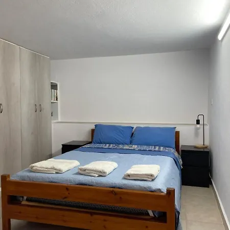 Gorgeous White Marsis In Paros Appartement