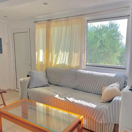 Gorgeous White Marsis In Paros Apartmán Glifades