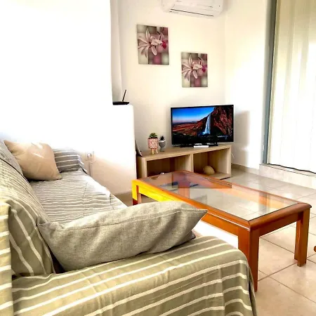Gorgeous White Marsis In Paros Apartmán